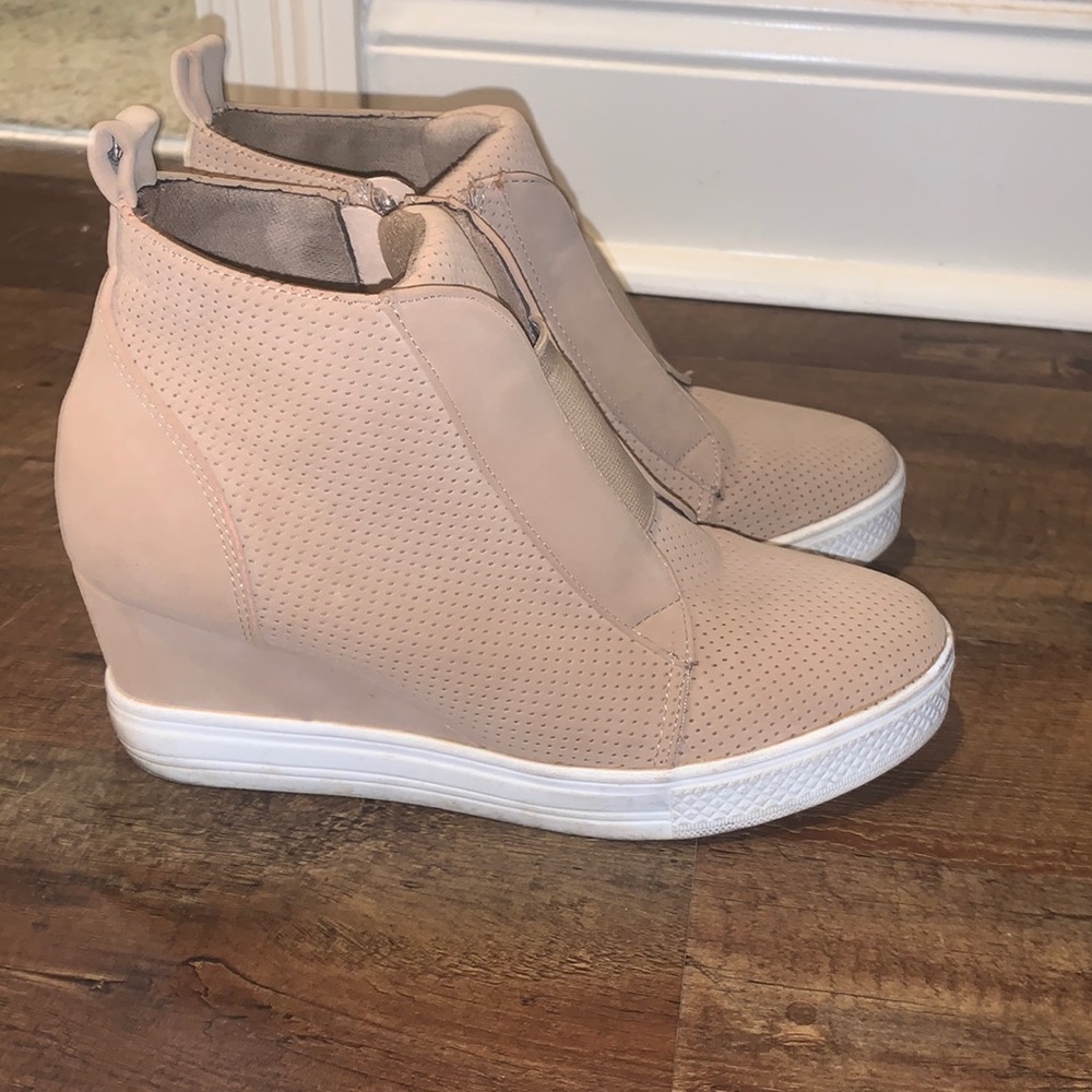 Cute booties/ wedges!